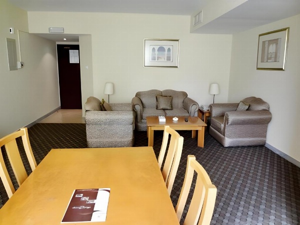 Emirates Plaza Hotel image 6