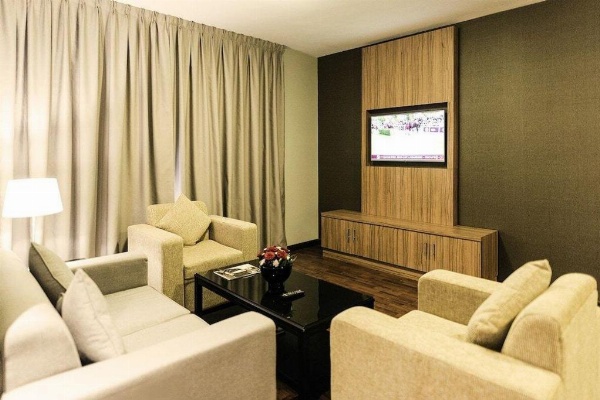 Emirates Plaza Hotel image 12