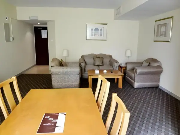Emirates Plaza Hotel 6