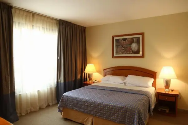 Emirates Plaza Hotel 9